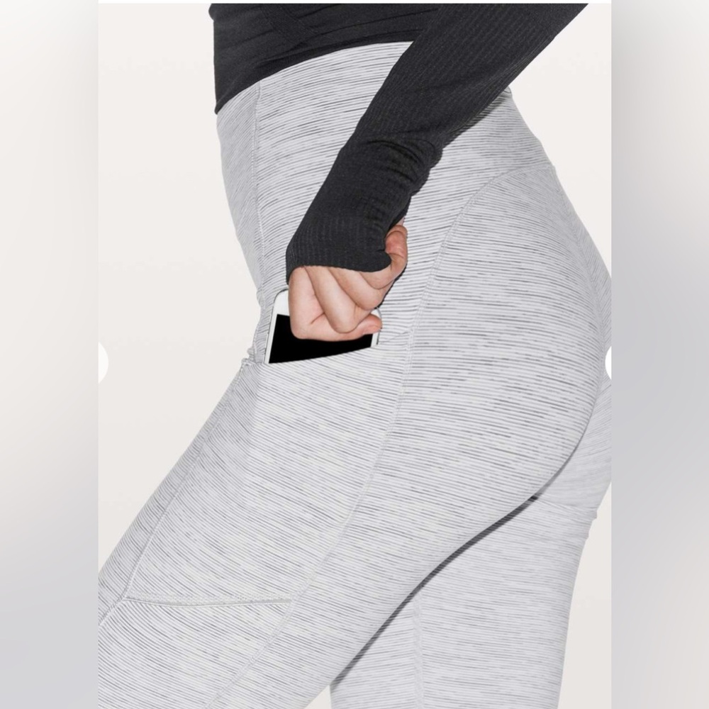 Lululemon Speed Up Crop 21"
Wee Are From Space Nimbus Battleship Size 2 - Picture 2 of 5